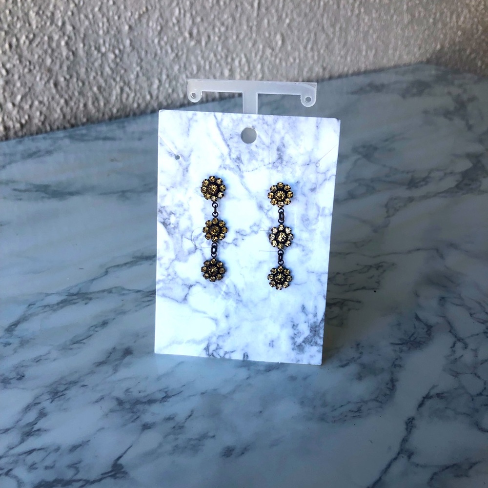 Vintage Gold long Rhinestone Earrings dangling style flowers
